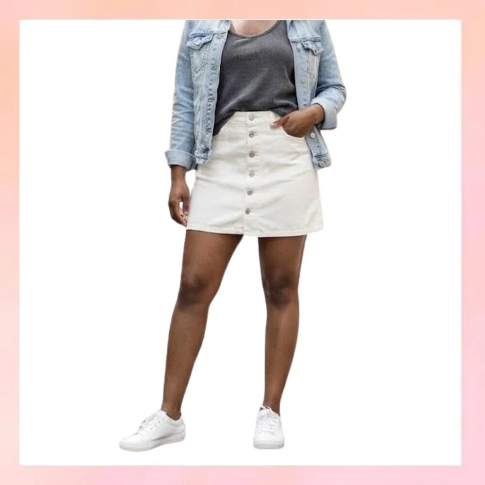 Levi's White Denim Button-Front Mini Skirt Size 30 Classic Casual Summer Skirt